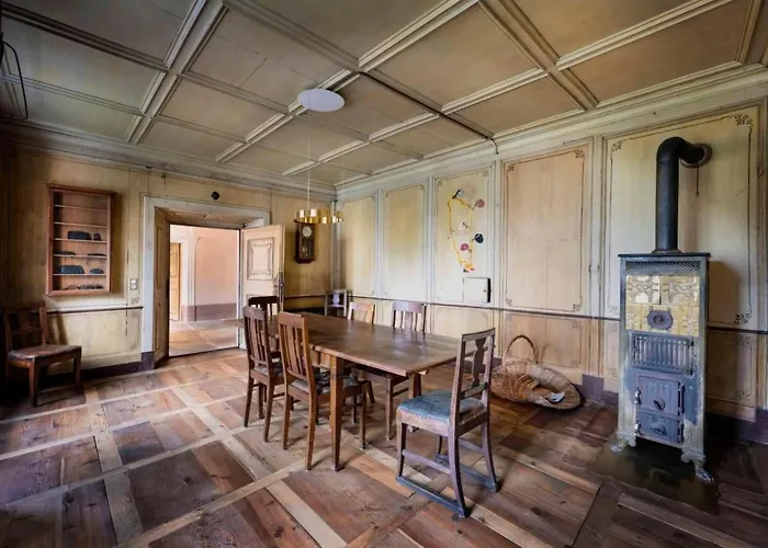 Buendner Zuckerbaeckerpalazzo Unter Denkmalschutz By Interhome 펜션 포스치아보